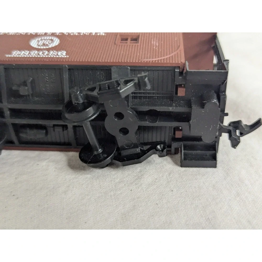 Vintage Ho scale Pennsylvania Railroad‎ 982088 Caboose train car Yugoslavia made